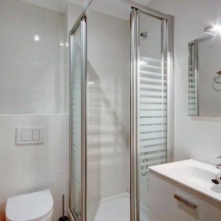 Llevant 3 1 Centro - Barneda Premium * Ρόζες